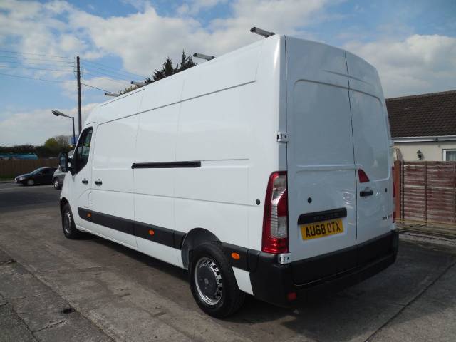 2018 Renault Master 2.3 LM35dCi 130 Business Medium Roof Van